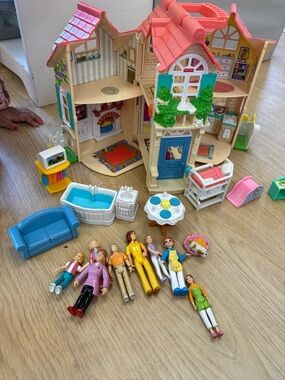 Vintage Fisher-Price Loving Family Sweet Streets Country Cottage Doll House 2000